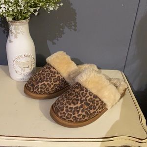 Leopard slippers. NEW! Never worn